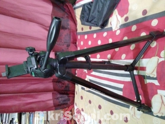 পুরাতন মোবাইল ও ক্যামেরার স্ট্যান্ড